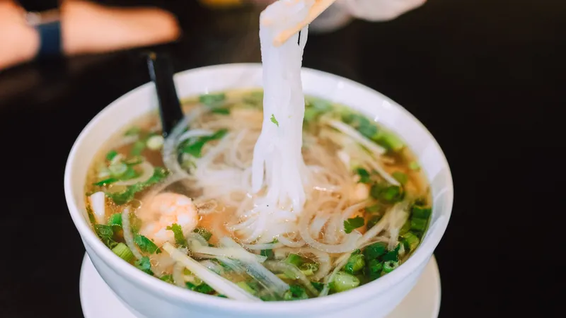 Bún, phở, cơm: Món nào làm tăng đường huyết nhiều hơn?