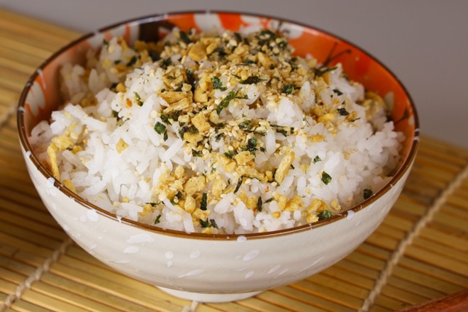 Gia vị rắc cơm cho bé: tăng thêm hương vị và dinh dưỡng