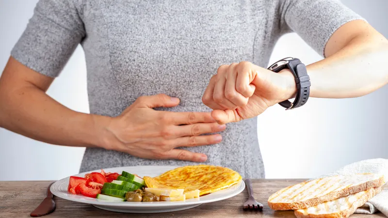 Liệu nhịn ăn tối có khiến bạn giảm cân nhanh hơn? Sự thật bạn cần biết
