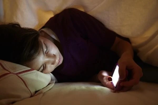 Nghiên cứu mới khẳng định: Đi ngủ mà không tắt tivi sẽ gây nguy hiểm cho sức khỏe